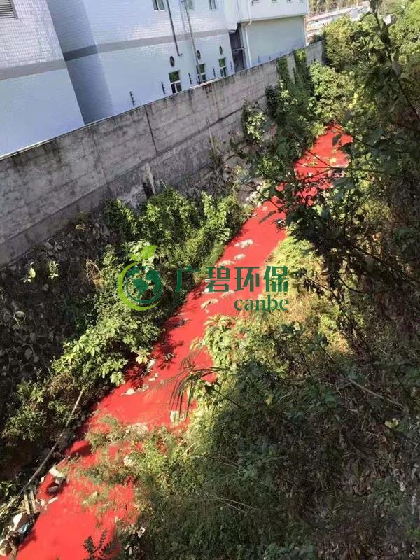 東莞龍背嶺驚現(xiàn)“紅水河”，一企業(yè)涉嫌偷排被立案調(diào)查(圖1)